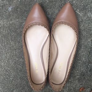Adorable Nine West flats w bead detail